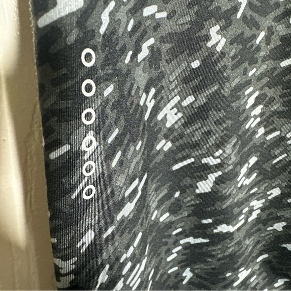 Nike Dri-Fit Women Medium Black Grey Pattern Key Pocket Cropped Running Leggings - Picture 8 of 11